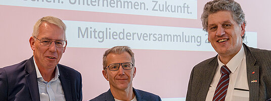 Urkundenübergabe für RKW Mitgliedschaft an den DGB